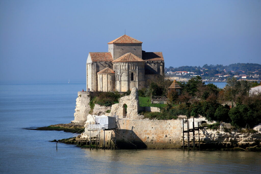 Talmont walls jutting into the Gironde estuary